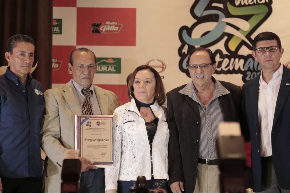 La 57 Vuelta a Guatemala es dedicada a Benigno Rustri&aacute;n, campe&oacute;n en 1967.  (Foto: Alejandro Bal&aacute;n/Soy502)