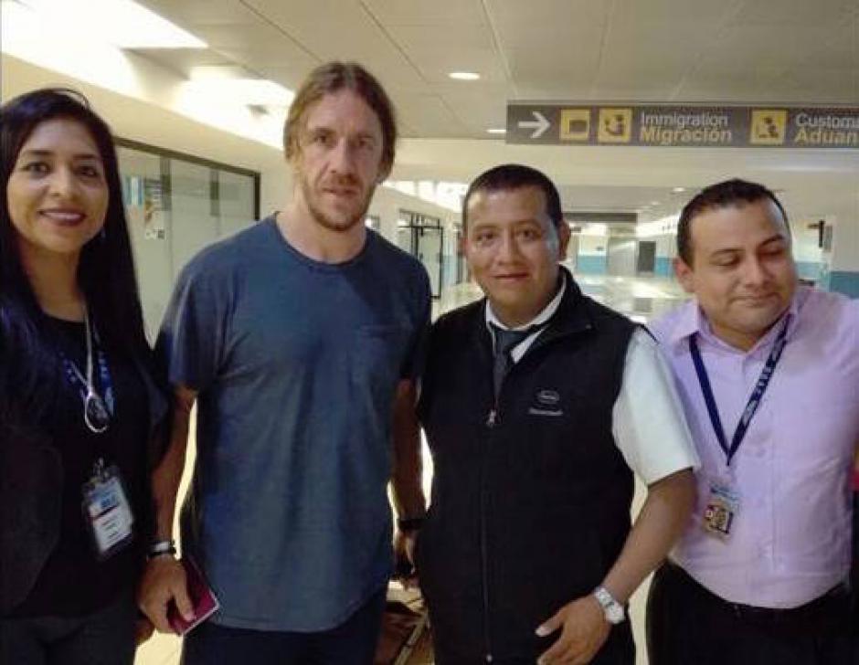 El futbolista espa&ntilde;ol Carles Puyol lleg&oacute; a Guatemala. (Foto: Soy502)