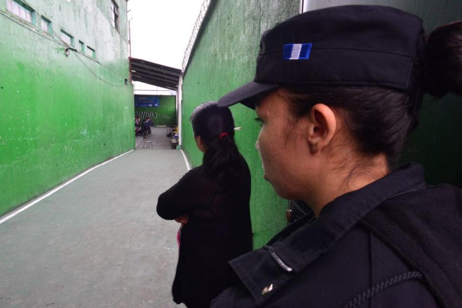 Las autoridades allanaron el lugar para recabar informaci&oacute;n sobre la v&iacute;ctima. (Foto: Jes&uacute;s Alfonso/Soy502)