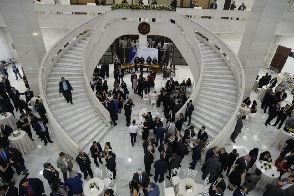 No solo fue la alfombra roja, sino también las copas de vino y las boquitas. (Foto: Wilder Lòpez/Soy502)