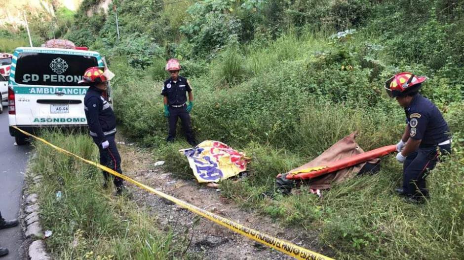 Los cuerpos de las dos mujeres fueron localizados en la entrada a Ciudad Peronia, pero pudieron haber sido asesinadas en una cevicher&iacute;a de Ciudad San Crist&oacute;bal. (Foto: Bomberos Municipales Departamentales).&nbsp;
