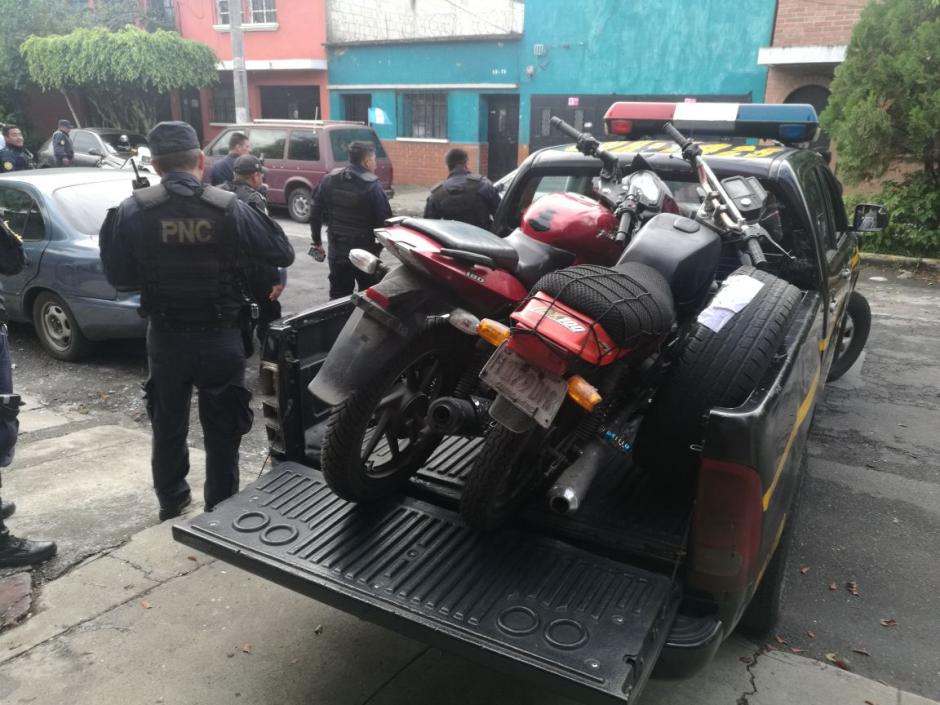 Estas son las motocicletas que fueron localizadas junto al detenido. (Foto: PNC)