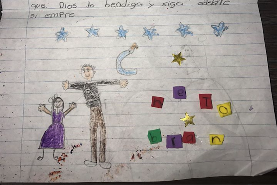 La peque&ntilde;a se esmer&oacute; en decorar la carta enviada al alcalde de Mixco. (Foto: Facebook/Neto Bran)