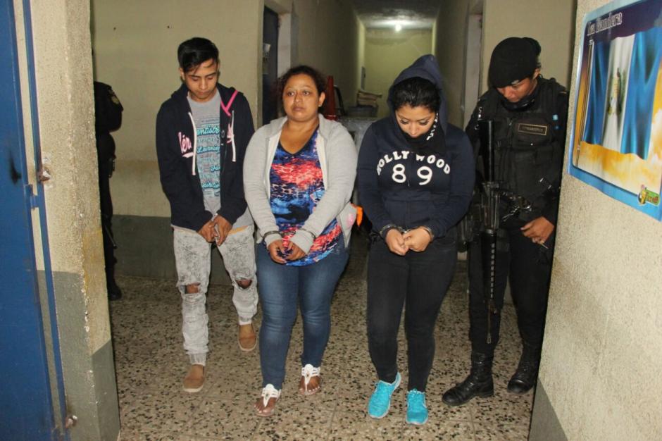 Tres personas fueron detenidas por las autoridades acusados de pertenecer a una red de trata de personas en Chiquimulilla, Santa Rosa. (Foto: PNC)