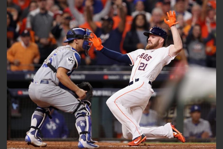 Los Astros ganan un extraordinario quinto juego de la Serie Mundial