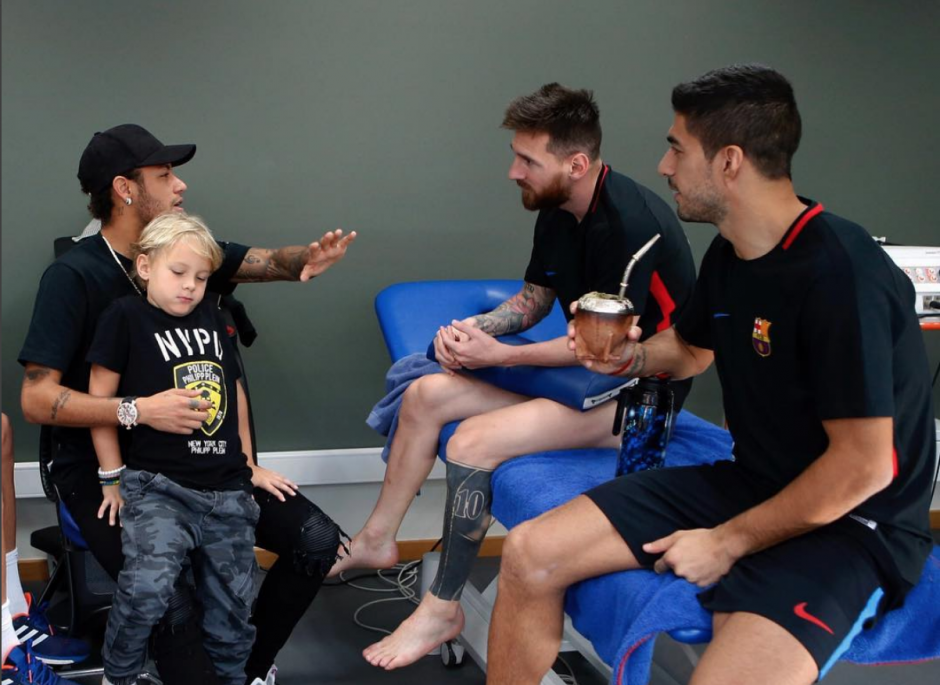 Neymar visit&oacute; a Messi y Su&aacute;rez en Barcelona. (Foto: Instagram/Neymar)&nbsp;