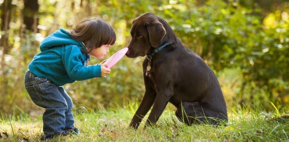 tener una masctoa podr&iacute;a proteger a los ni&ntilde;os de ciertas enfermedades. (Foto: Quir&oacute;nprevenci&oacute;n)&nbsp;