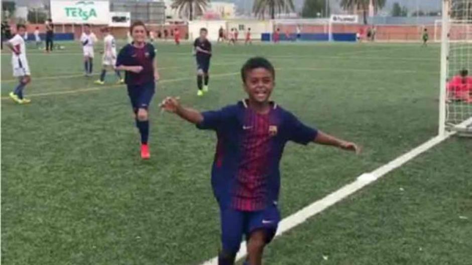 Shane Kluivert debuta con gol en el Barcelona. (Foto: captura de video)