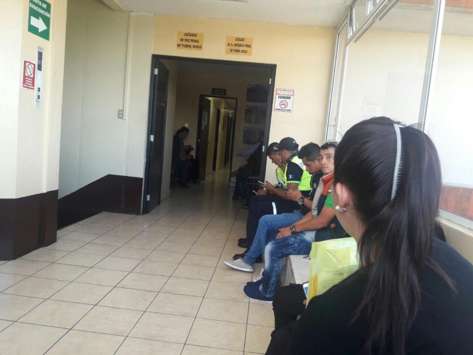 Ligan a proceso y env&iacute;an a prisi&oacute;n a conductor que atropell&oacute; a una agente de la PMT de Mixco. (Foto: Comunicaci&oacute;n Mixco).&nbsp;