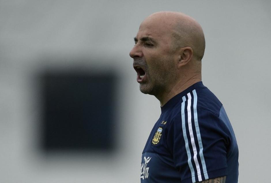 El entrenador de la albiceleste sali&oacute; a aclarar rumores de un incidente en el interior de la selecci&oacute;n argentina. (Foto: AFP)