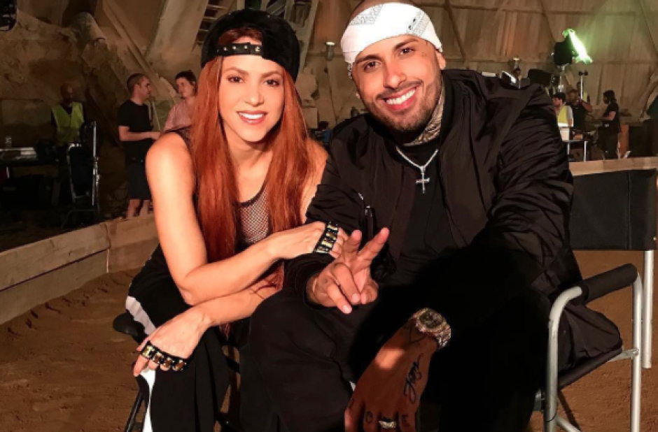 Shakira y Nicky Jam cantan&nbsp;"Perro fiel", sencillo del disco El Dorado. (Foto: Instagram)
