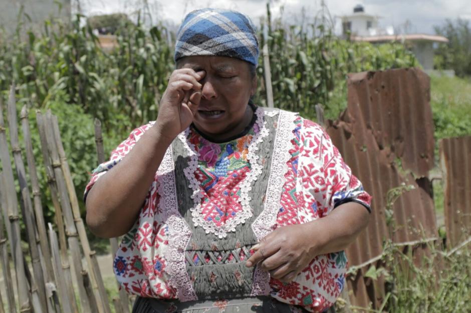 Do&ntilde;a Florinda lament&oacute; la p&eacute;rdida de su hogar en Quetzaltenango. (Foto: Alejandro Bal&aacute;n/Soy502)