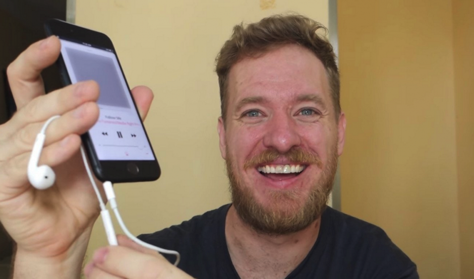 Apple justifica la ausencia de un puerto de auriculares en su iPhone 7 con que ocupa demasiado espacio. (Foto:&nbsp;Engadget&rlm;)
