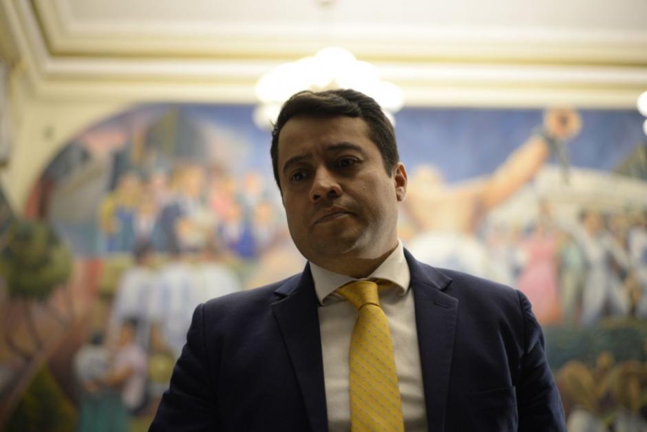 Juan Carlos Borrayo, es el representante del Presidente. La Comisión Pesquisidora recibió al representante del Presidente. (Fotos: Wilder López/Soy502)