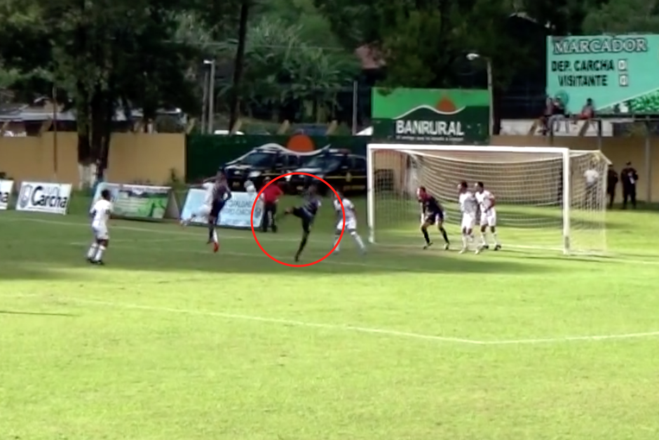 El argentino recibió un pase que dominó con destreza para anotar el único gol del partido. (Imagen: captura de pantalla)