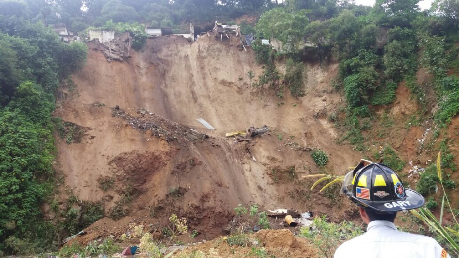 Ambos cuerpos de socorro llegaron al lugar de los hechos. (Foto: Bomberos Voluntarios)&nbsp;