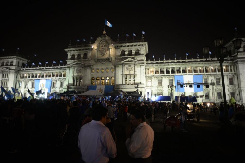 El Palacio Nacional fue el marco de la manifestaci&oacute;n. (Foto: Wilder L&oacute;pez/soy502)