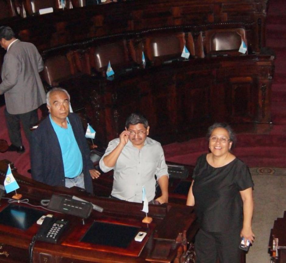 Los diputados del bloque Convergencia se toman con calma el estar encerrados en el Congreso de la Rep&uacute;blica. (Foto: @bancadadigna)