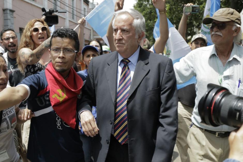 Más de 80 diputados ya se encuentran en el Congreso de la República para una sesión extraordinaria en la que se pretende dar marcha atrás a las reformas al Código Penal. (Foto: Alejandro Balán/Soy502)