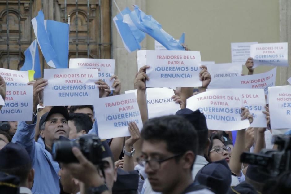 La ciudadan&iacute;a sali&oacute; en varias ocasiones para manifestar en el Centro Hist&oacute;rico. (Foto: Alejandro Bal&aacute;n/Soy502)