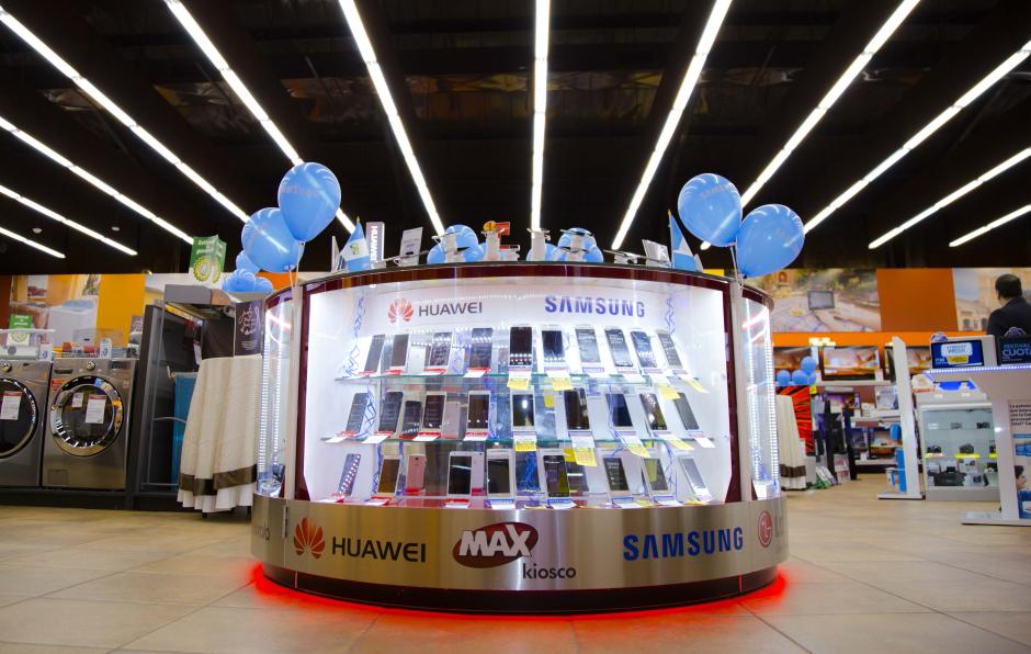 La nueva tienda MAX Antigua abri&oacute; para darle cobertura a sus residentes y a miles de personas que visitan este destino tur&iacute;stico. (Foto: Victor Xiloj/Soy502)