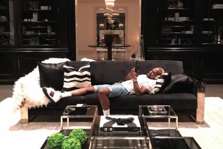 Luego de derrotar por nocaut t&eacute;cnico a Connor McGregor, Maywheater se embols&oacute; 100 millones de d&oacute;lares. (Foto: Facebook/Floyd Mayweather)