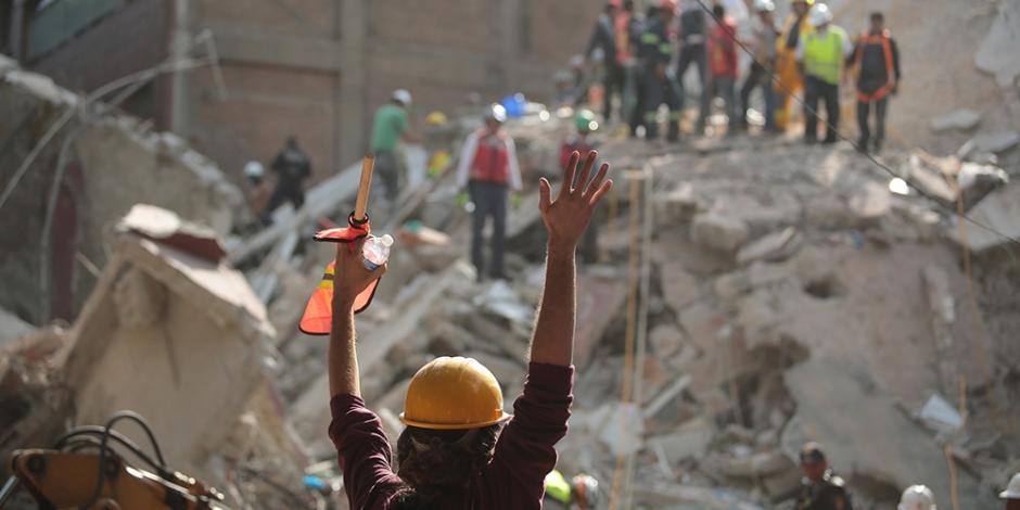 Rescatan a una mujer de 31 a&ntilde;os que qued&oacute; atrapada en un edificio y que envi&oacute; su ubicaci&oacute;n a trav&eacute;s de WhatsApp. (Foto:www.cosmoenespanol.com)