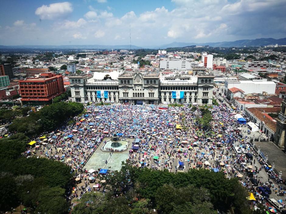 Miles de personas llenaron la Plaza de la Constitución durante varias horas el 20 de septiembre. (Foto: Soy502)