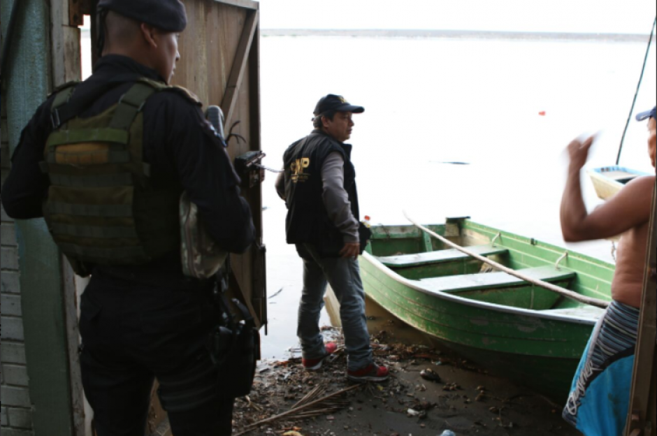 La Fiscal&iacute;a de Casos Especiales realiza allanamientos en embarcaderos de Puerto Iztapa. (Foto: MP).
