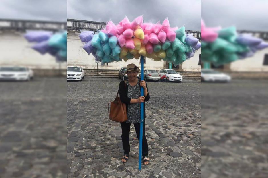 Betty L&oacute;pez Estrada busc&oacute; al joven que perdi&oacute; su venta de algodones para brindarle apoyo legal. (Foto: Soy B2 Antigua)