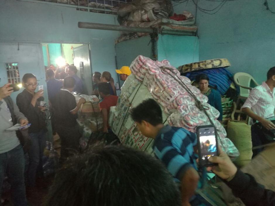 Inquilinos organizados en La Terminal donaron v&iacute;veres a damnificados en M&eacute;xico. (Foto: Jorge Sente/NuestroDiario) 