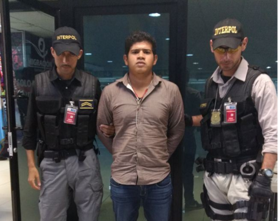 El soldado que estudiaba en el Adolfo V. Hall fue trasladado al pa&iacute;s. (Foto: PNC)&nbsp;