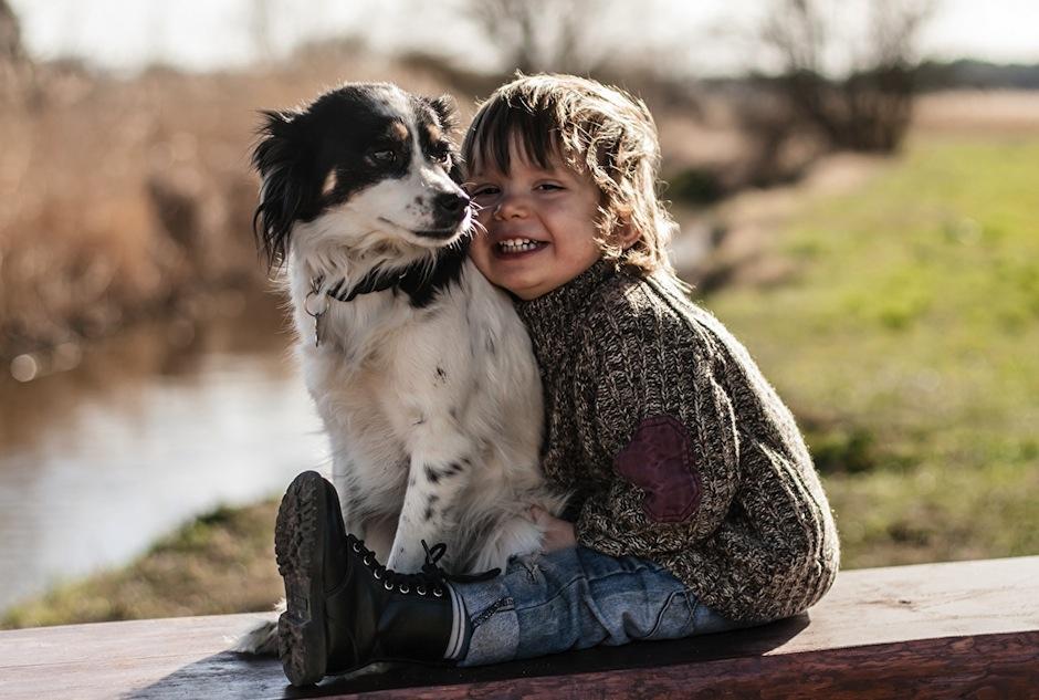Crecer junto a una mascota es saludable. (Foto: 1zoom.me)