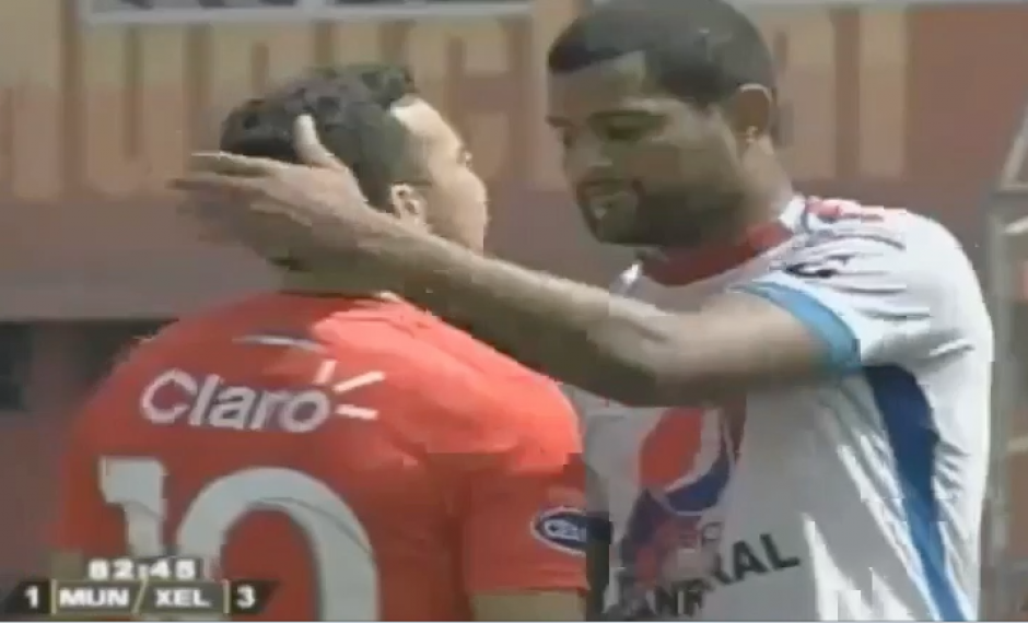 Tras su expulsión, Marco Pappa escupió a Leandro Barbosa. (Foto: captura de video)