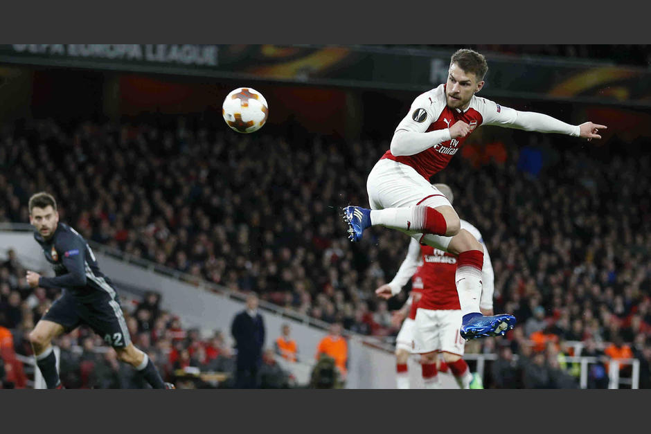 Golazo de taco de Aaron Ramsey le da la vuelta al mundo. (Foto: AFP)