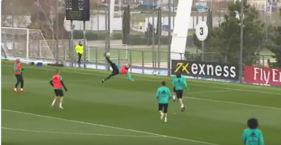 Cristiano Ronaldo hizo una chilena en el entrenamiento del Real Madrid. (Captura de video)