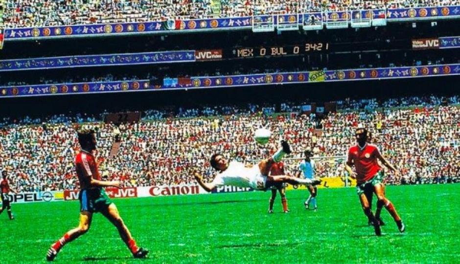 El mejor gol de la historia de mundiales es para el mexicano Manuel Negrete frente a Bulgaria en M&eacute;xico 1986. (Foto: captura de video)