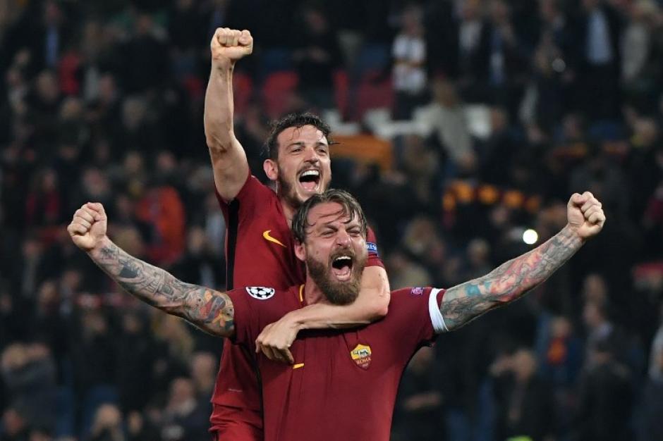 Roma e Italia festejan tras eliminar al Barcelona en la Champions. (Foto: AFP)