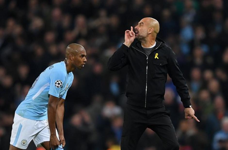 Pep Guardiola, entrenador del Manchester City, fue expulsado por airada protesta al &aacute;rbitro. (Foto: AFP)