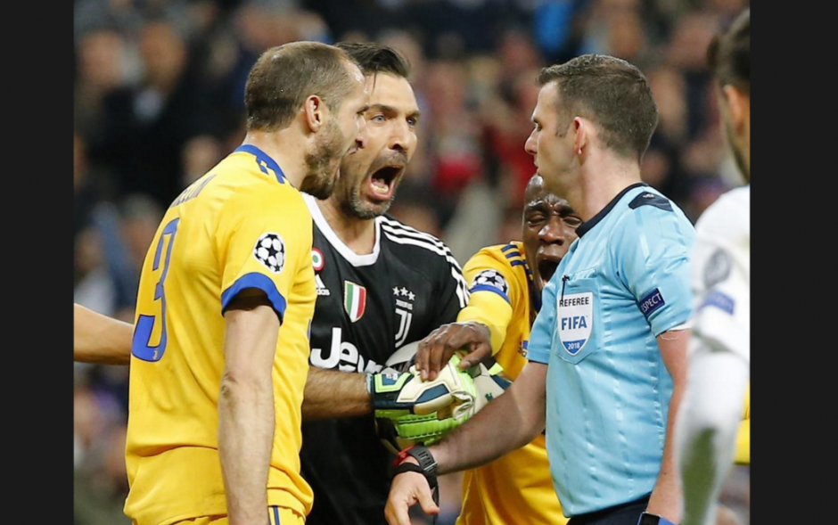 Los &uacute;ltimos minutos del encuentro fueron intensos. (Foto: Marca.com) 
