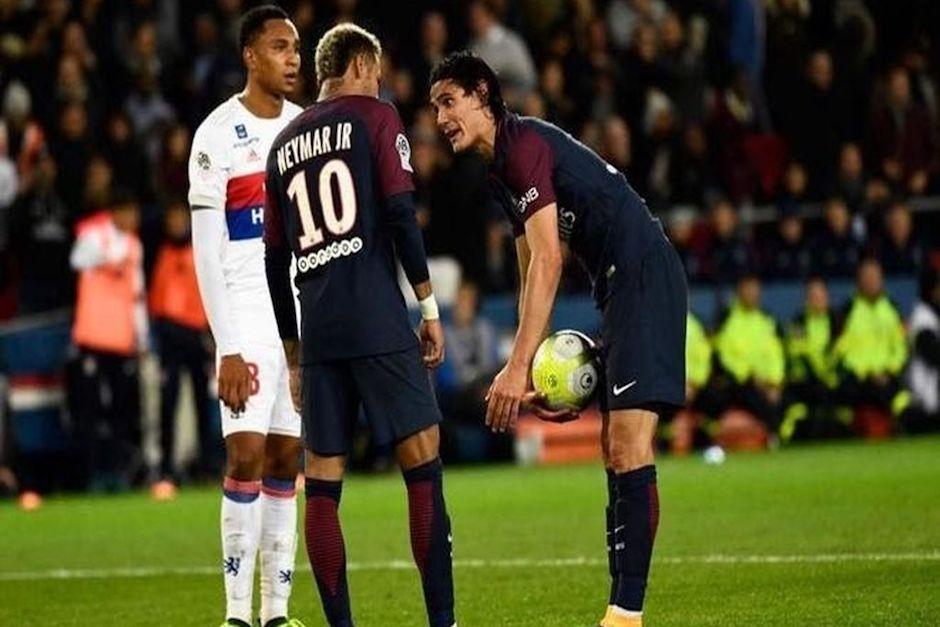 Neymar y Cavani discutieron por tirar un penal ante el Lyon en la sexta jornada de la liga francesa. (Foto: El Espa&ntilde;ol)