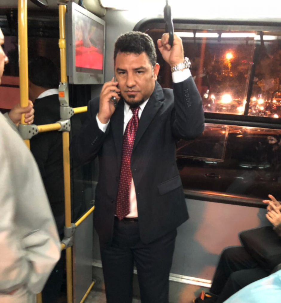 El ministro cambió los viajes en transporte colectivo por un medio más exclusivo. (Foto: Ministerio de Ambiente)