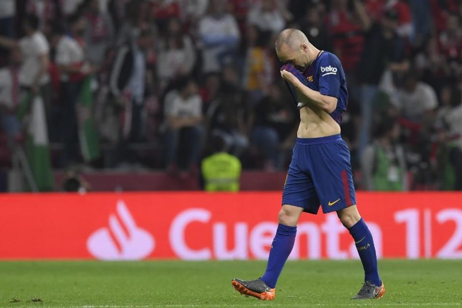 Andrés Iniesta salió de cambio y todo el estadio lo ovacionó. (Foto: AFP)&nbsp;