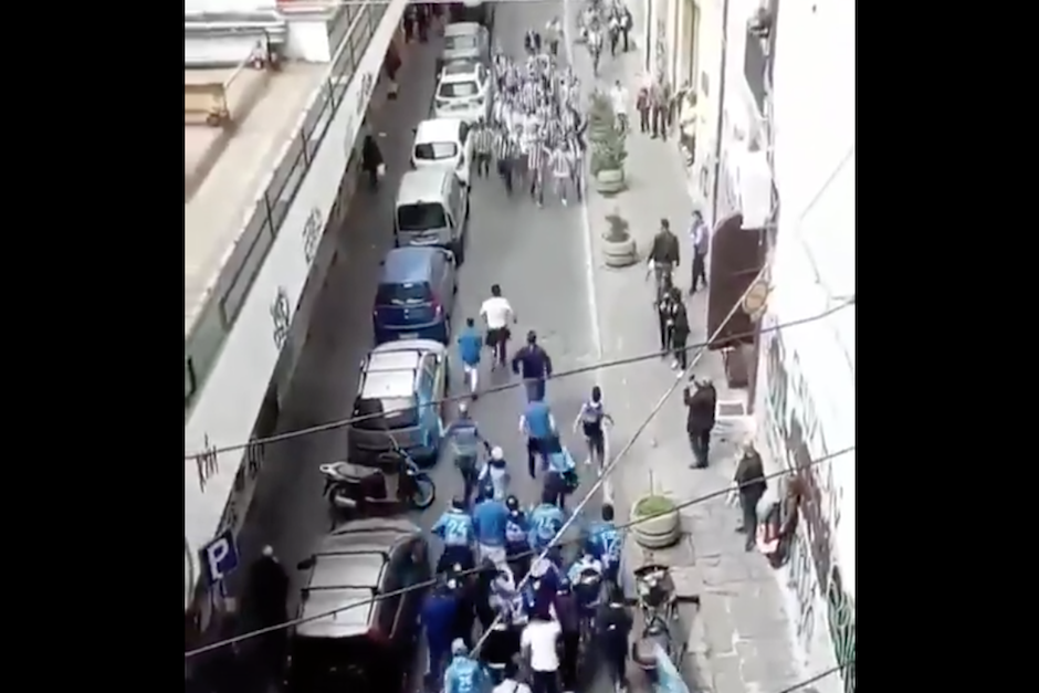 Ambas aficiones se encontraron de frente en la misma calle. (Imagen: captura de pantalla)