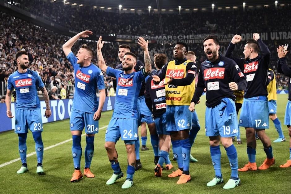 El equipo napolitano est&aacute; a solo un punto de la Juventus en la tabla de posiciones de la Serie A del f&uacute;tbol italiano. (Foto: AFP)