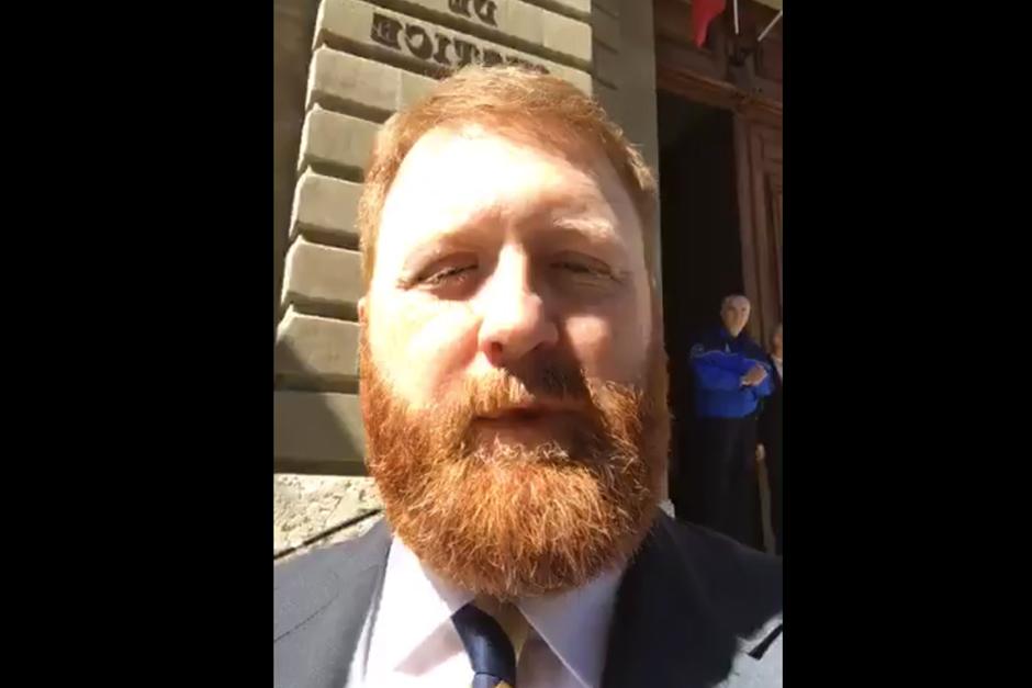 El exdirector de la PNC manifestó estar perplejo por su nueva condena en Ginebra, Suiza. Grabó un video y no perdió oportunidad para criticar a la CICIG. (Foto: Facebook)