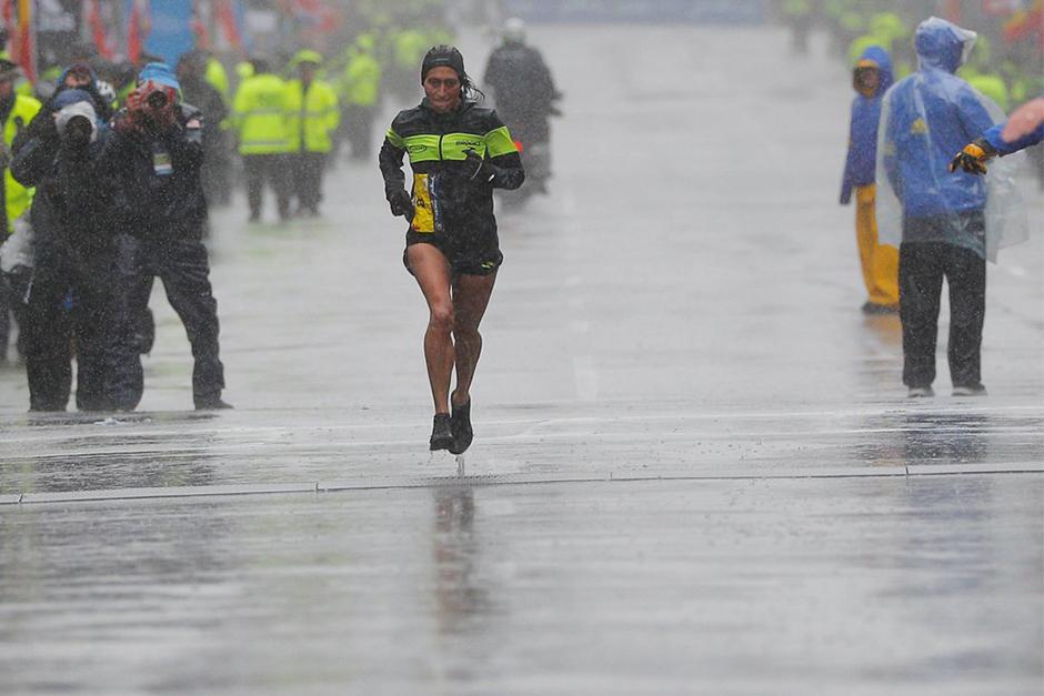 Este fue el momento en que Desiree Linden gan&oacute; la marat&oacute;n de Boston en el 2018 (Foto: New York Times)