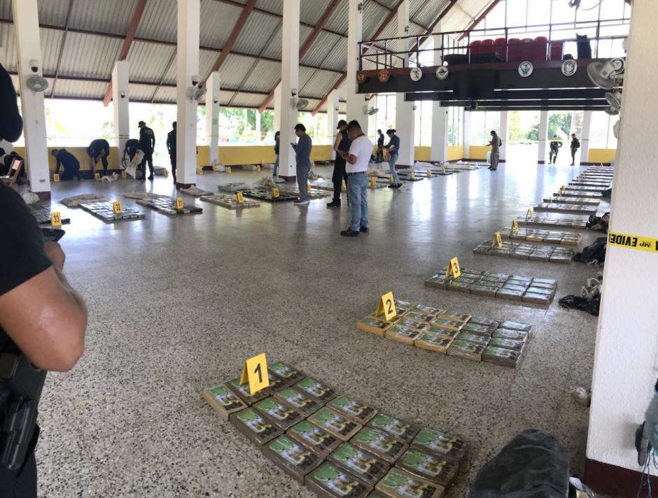 La droga estaba envuelta en paquetes que conten&iacute;an la foto del futbolista brasile&ntilde;o Neymar da Silva. (Foto: MP)