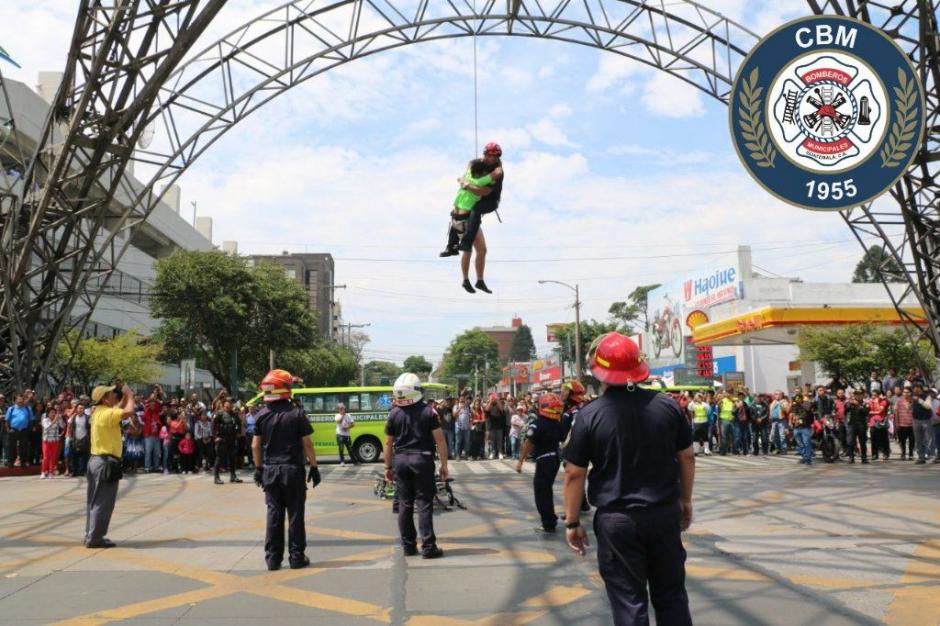 Los bomberos Municipales efectuaron el rescate del individuo. (Foto: Bomberos Municipales)