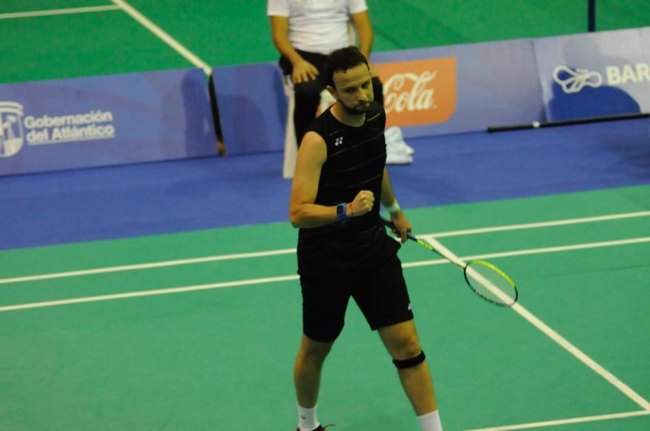 Kevin Cordón durante su presentación ante el cubano Osleni Guerrero. (Foto: Pedro Pablo Mijangos/Nuestro Diario)